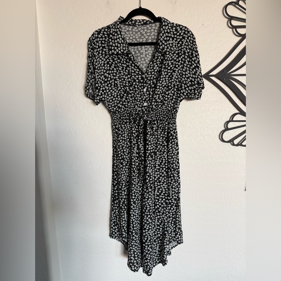 Dresses & Skirts - Black, White and Green Floral Dress - Size Large PTP